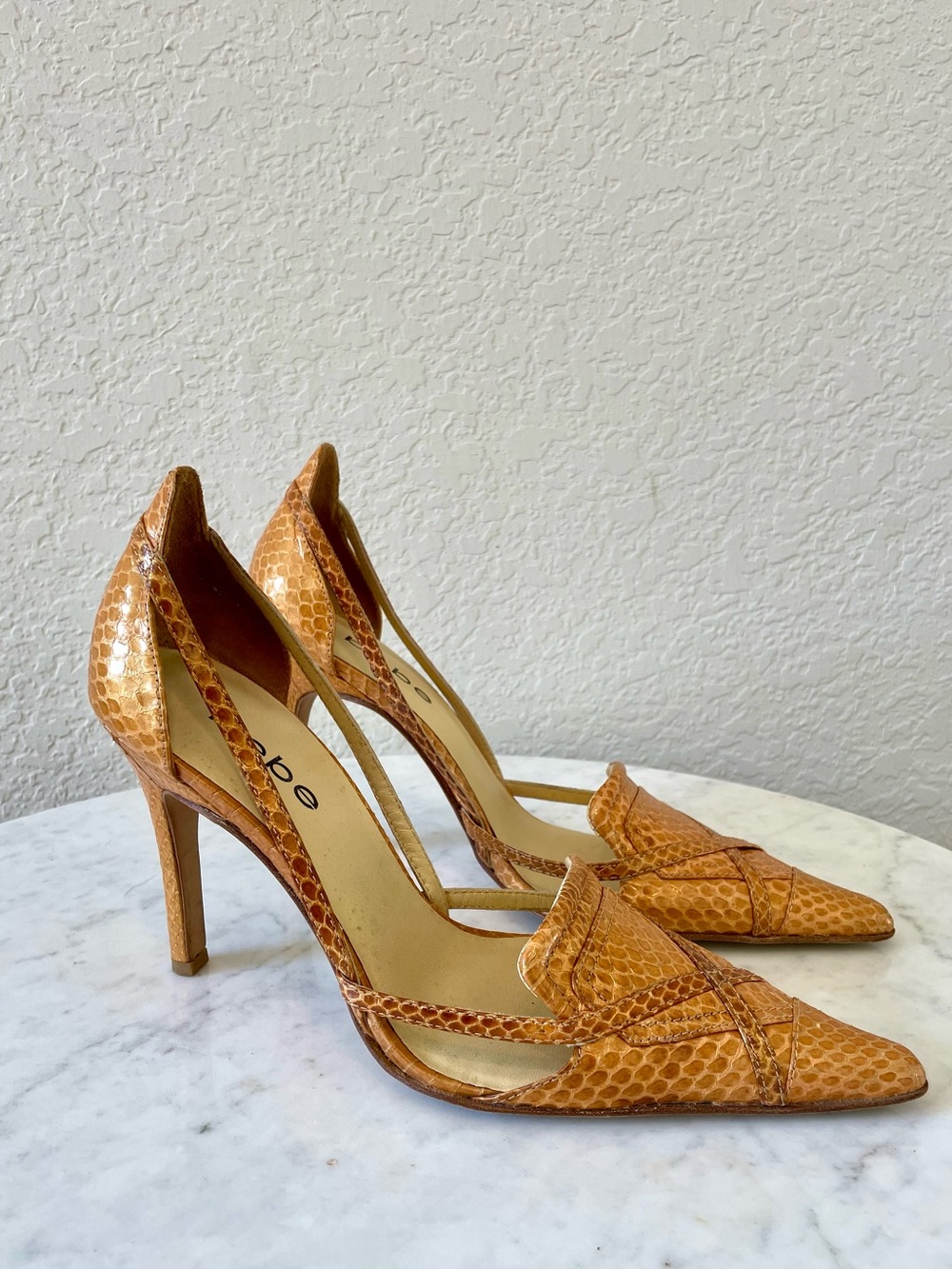 Y2K Snake Skin Golden Leather Pointy Toe Heels Size 7 by Bebe - Picture 11 of 11